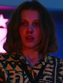 El reencuentro || #strangerthings #milliebobbybrown #dustinhenderson #mikewheeler #strangerthingsedit #parati #foryou #fyp #viral #amigos #amistad #finnwolfhard #gatenmatarazzo 