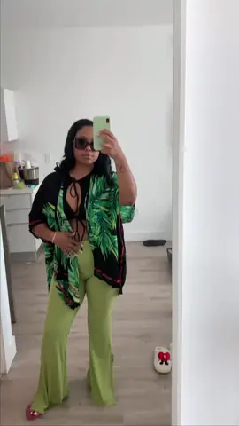Vibes @nikkibeachmiami ☀️🏝️🍹 Use code NICOLE20 off @jisulife_official portable fan with unlimited battery charge plus more!!  #nikkibeach #nikkibeachmiami #miamisouthbeach #miamiflorida #beachhouse #prettylittlething #toryburch #melindamaria #shein #sheinofficial #temu #green #white #whitenails #otofly #otofly_official #nailsartvideos #nailsoftiktok #amazonphonecase #amazonphoneaccessories 
