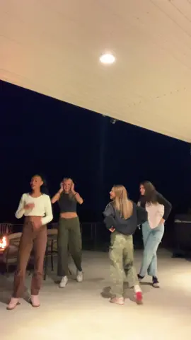 😻😻 @kate @chloee @tejah #onthisday #fyp #viral #dance #volleyball 