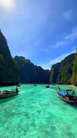 Koh Phi Phi 🏝️ Krabi , Thailand 🇹🇭 #thailand #travel #vacation #islandlife #travellife #krabi #pilehlagoon #kohphiphi #paradise #travelblogger 