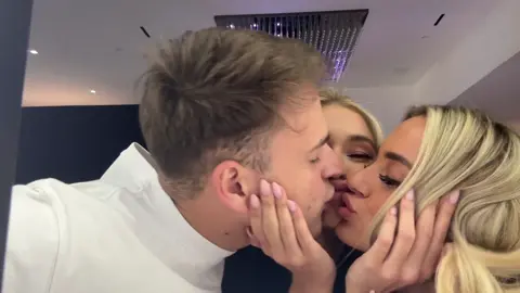 TRIPLE KISSS!!! É O JONGAS FORGET #jonvlogs #jonclips #cortesdojonvlogs #fy  @Jon Vlogs 