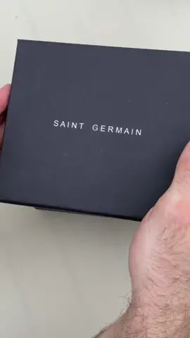 Foi aqui que pediram relógios masculinos? Nosso modelo Belmont Full Black 🖤 Minimalista, sofisticado e elegante.  Disponivel em nosso site  #relogiosmasculinos #fashiontiktok #saintgermainbrand #unboxing 