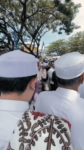 Ketua utama alkhairaat Alhabib alwi bin habib seggaf aljufri dan alhabib ali aljufri (mantu habib seggaf bin habib muhammad bin habib idrus aljufri “guru tua”), semoga beliau2 sehat afiat.  Haul Al Allamah Alhabib idrus bin salim aljufri (Guru tua) palu.