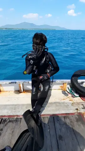 #karimunjawadiving #divingkarimunjawa #pulaukarimunjawa #sea #snorklingkarimunjawa #karimunjawatrip2022 #jepara #BeachCinematic #freediving #karimunjawajepara #fypシdooonggg #indonesia #karimunjawa #karimunjawisland #diving #freedivingvideo #VideoEstetikPantai 