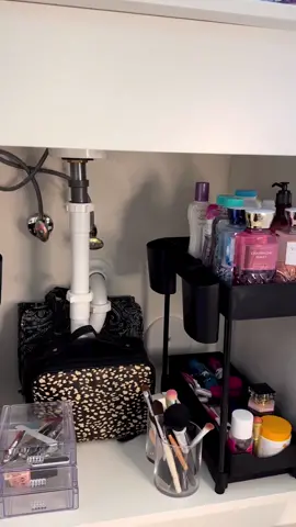 I absolutely love these under the sink organizers from @sbd_sink_organizer ✨gifted✨ They were so easy to put together, aesthetically pleasing and look so great under my bathroom sink. Follow @sbd_sink_organizer and get yours today! • • • Me encantan estos organizadores para abajo de los gabinetes de @sbd_sink_organizer  Fueron fácil de armar, bonitos y lucen tan bien para la organización de mis artículos de baño. Sigue a @sbd_sink_organizer y compre los hoy!  #bermfarmhousedecor #gifted #collab #sbdsinkorganizer #organization #organizedhome #farmhousehome #loveorganizing #cleanhome #organizer #bathroomorganization