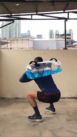 Featuring @Danioki_ with our Aqua Bag! Siapa nih yang mau workout keren pakai Aqua Bag dari SVRG? 💥🔥 #workout #workoutdirumah #homeworkout #weightlifting 