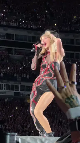 the star of my life, night 2 nashville look out, i sense chaos 💜💜💜 #taylorswift #erastour #erastournashville #taylorsversion #swifttok #swiftie #taylornation #whatanight #reputation #lookwhatyoumademedo#taylaswiff @Taylor Swift 