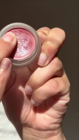 amazingggg lipbalm by @Iris&Romeo #prunboxing #microinfluencerpr #underratedmakeup #minimalistmakeup #lipbalm 