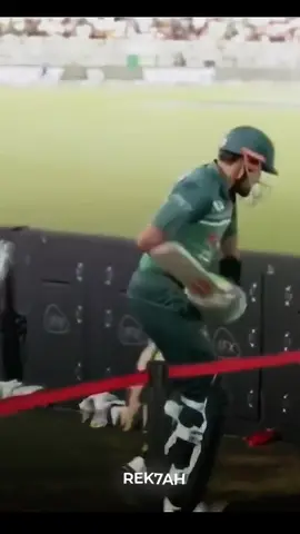 Legendary walk 🔥 #pakistan #cricket #edit #foryou #viral #babarazam 