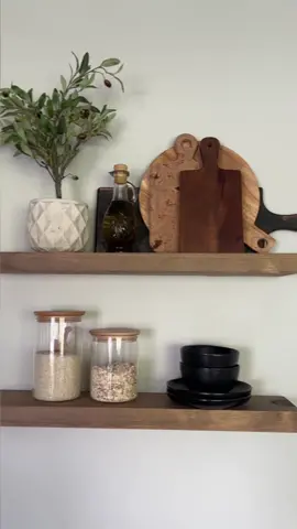 Style my kitchen floating shelves with me! #kitchenfloatingshelves #floatingshelves #shelvesdecor #shelvesideas #decorshelves #decoratewithme #decoratemyshelves #kitchendecor #HomeDecor #homeblogger #homestyling #homedecorideas #shelfstyling #fyp #fypシ #fypage #fy 