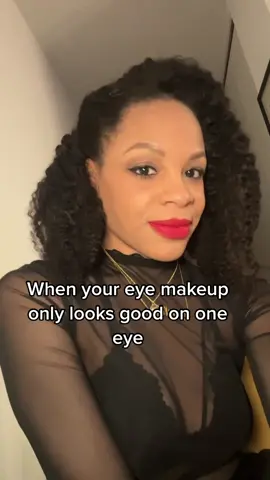 sometimed you just gotta cover the bad eye with your hair #eyelinerfail #uhoh #fyp #braidout #heyitskimberlee #hoodedeyeliner #hoodedeyes #fentybeauty #anastasia #elfcosmetics 