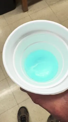 Liquid oxygen is crazy 🥶 #TikTokTaughtMe #chemistryteacher #liquidoxygen 