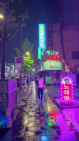 Late  Seoul night walks in the rain🌧🇰🇷 #Cinematic #aesthetic #rain #fyp 