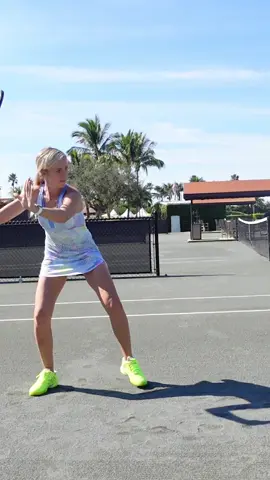 One of the most common problems I see is opening up with the head too early, checking where your ball is going👀 Next time when you are playing, practice to keep your eyes on the ball where u made the contact, AFTER you hit the ball!👍🏼💪🏽 . . . .  My outfit: @shopluckyinlove ; code EB20C! Racket: @headtennis_official code EMA10 . . . . . . .  #tennisdrills #tennistraining #tennisdrill #tennisinspiration #tenniscoaching #tennispassion #tennistrainer #tennispractice #tennislove #lovetennis #tennispro 