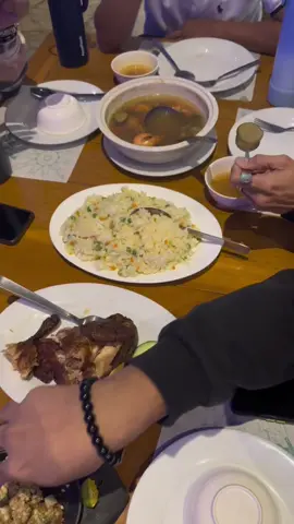 Ayun late dinner ang grupo alam mo na bawal ang magutom ikaw na bahala pang prank oh myday mo😜 #fyp #foodtiktok #foodtripnagoodtrip #prankmyday #foodieph #fypシ゚viral #realstateagent #fypシ 
