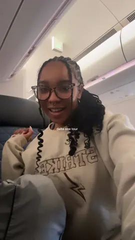 prepare to be sick of me and my influencer cosplay on this trip😭 #trippinwithtarte #influencersinthewild #deltaone #deltabrat #justforfun 