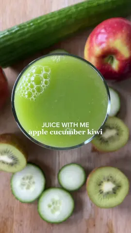 🥝🥒🍎 recipe ⬇️ You’ll love this hydrating refreshing sweet and tart juice. Not only is it refreshing but these fruits and veggies are packed with so many benefits and nutrients. Use code JEANETTE10 for 💸 $55 off J2 Juicer!  2 cucumbers  3 kiwis  1 apple 25 oz 💚Cucumber: Helps support body detoxification, support skin health (glowy skin), helps balance hormones, supports hydration. Reduce bloating and swelling (anti-inflammatory) and more. 🍎Apples: packed with vitamin C- help support immune system. Support skin health. Support metabolism and liver health. Protects your body damage from toxins.  🥝 Support gut health and digestion. Support your immune system. High in vitamin C which is a powerful antioxidant.  Support heart health and so much more!   #juicing #juicingrecipes #juicecleanse #guthealth #eattherainbow #juicingforhealth #pour