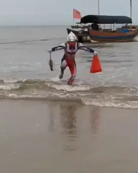 Ultramen pindah profesi jadi nelayan.berburu monster Lobster #jointhistrend#ultramen#ultramenlucu 