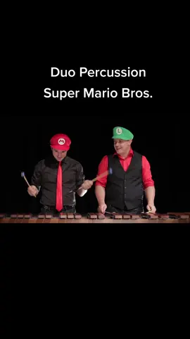 Petit duo de percussion sur le thème Super Mario Bros. #mario #luigi #mariosbrostheme #supermariobros #percussion #duo #marimba 