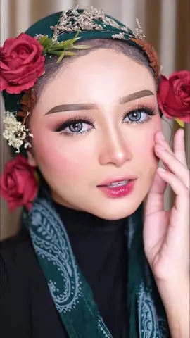 sangat menawan & cantik untuk acara formal ✨💥😍 #softlens #softlensmurah #soflens #jualsoftlens #maki #makiblue #jisoo #weddingtiktok #makeuptransformation 