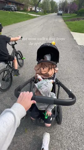 hot mom walks are good for the soul #hotmomwalk #hotmomclub #dailywalk #MomsofTikTok #momsontiktok #ppd #postpartum #postpartumrecovery #postpartumjourney 