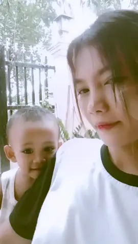 1 yr 8 လတဲ့ ကလေးလေးက🤭ကိုယ့်ထက်တောင်ကတက်သေးတယ် 🤕🧡 #viraltiktok #သေမှfypပေါ်ရောက်မှာလား😑😑😑 #ဖလုတ်နေလိုက်🙂 #viwes 