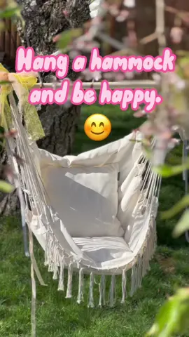 Happiness could be this simple… could also be a nice #gift for #mom✨🌈🌾 #backyardvibes #backyard #patio #swing #hammock #vibes #springdiy #spring #mothersday #mothersdaygift 