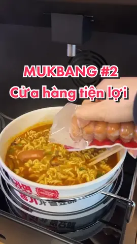 Bày đặt dạy người Hàn cách ăn mỳ đồ hen 😆#kemtiktok #cuahangtienloi #mukbang 