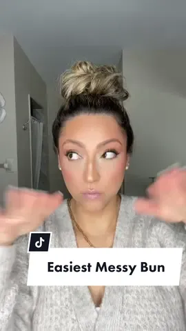 ✨ My favorite messy bun hack of all time has to be this one 🙌 this hairstyle work in thin and thick hair. You can add clip ins if you want it to look bigger and fuller. I didn’t add any in this video but usually love to  add some extentions  💕 #messybun #hairhack #easyhairstyle #springhair #hairstyles #messybuntutorial 