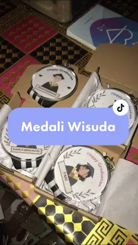 Makasih ya yang udah order🤗🤗💗#kado #medali #giftbox #graduation #wisuda 