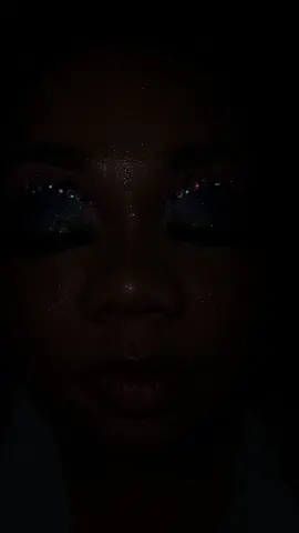 Capcut auto be hittin sometimes 😍 #fyp #capcut #makeup #makeupslowmo #fentybeauty #diamondbomb 