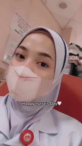 Happy nurses day untuk cik nurse kita yang lawa2 dan hndsome cehh..  kita je tahu kerja kita macam mana 🤪 #trend #nursesday #wanitaidaman 