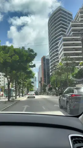 Avenida da Abolição em Fortaleza. Dia lindo de muito sol.#fortalezace#brasil#ferias#videosnormais#pazmental