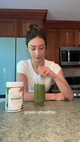 breakfast 🥬🍊 #coregreens #greenspowder #greens #bloating #smoothie #goodhabits #GlowUp #SelfCare #fyp #healthysmoothie #healthyrecipe #smoothierecipe #sunmermeals 