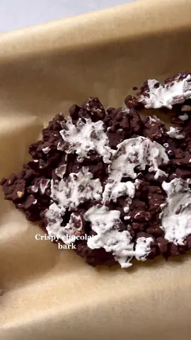Loveee making this and added some vanilla yogurt this time and it was delishhh #ricecakebark #probioticyogurt #vegansnacks #veganchocolate 