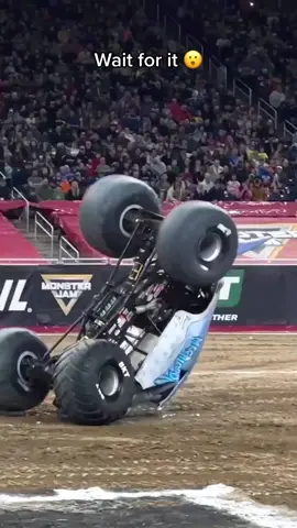 What a recovery 😮👏 (via @Armando) #monstertruck #trucks #flips 