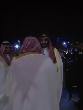 فارس العوض يقول لحضة ظهور سمو سيدي ولي العهد محمد بن سلمان اثناء المباراة. <هذا الحضور الكبير مثل المطر طلتك يفرح بها الناس. مصافحة يمناك تغني عن الكاس.💙🇸🇦 #كاس_الملك#الهلال💙 #tkstrandedits #بطل_اسيا #بطل_كاس_الملك 