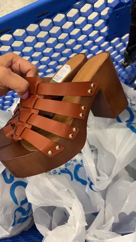The chokehold that platform shoes have on me 🪩 #rossdressforless #rossfinds #platforms #platformshoes #platformsandals #groovyaesthetic #retroaesthetic @Ross Dress for Less 