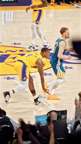 Lonnie Skywalkin’ past the dubs 👌#lonniewalker #lebron #lebronjames #kingjames #lakers #losangeleslakers #lakersnation #nbaplayoffs #NBA #nbahighlights #anthonydavis #austinreaves 
