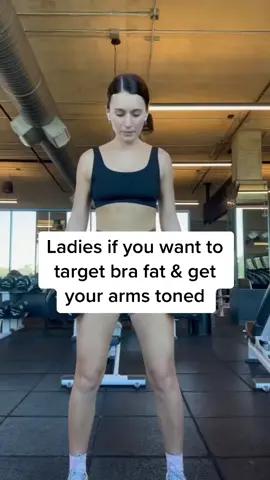Upper body workouts youre going to love on Team Movewell - try a free week in b!0 #upperbodyworkouts #brafatworkouts #brafatremover #toneyourarm #dumbbellupperbody #toneupyourarms #brafatexercises 