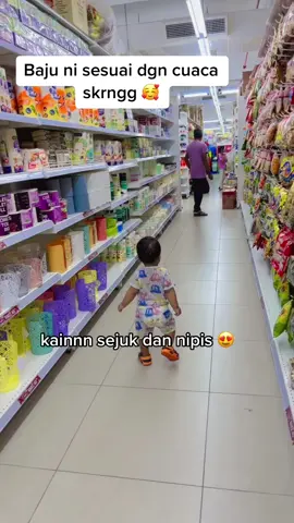 Skrng ni cuacaaa terlampau panas 🥵 malam2 tk perlu bagi pakai baju tebal2 , baju ni pun dh sejukkk anak pun selesa 🥰 #baju #bajumurah #bajubaby #bajubabymurah #bajubabynewborn #bajusejukbaby #fyp 