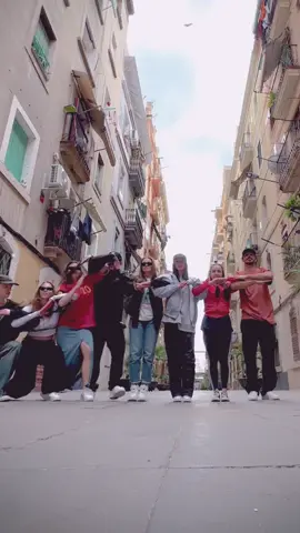 🙌🙌My sda crew. Today we dance old school poppin  vibez choreo  to @chemicalbrothersofficial beats on the streets of BARCELONA. We love you. Thank you world. #barcelona #chemicalbrothers #dance #publicdance #lacistrikeduet 
