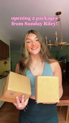opening packages sent to me by @Sunday Riley @Skeepers ❤️❤️ #sundayriley #skeepersfamily #skeepersgiftedme 