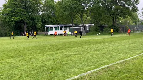 🎩🎩🎩 for number 9. At the Brentham Club for a Middlesex County Football League Premier Division match. @Pitshanger FC 3-3 Kodak FC #dynamo #kodakfc #lovenonleague  #nonleague #amateur #local #football #community #ealingsfinest #oranges #mcfa #mcfl #middxfa #grassroots #grassrootsfootball #thebeautifulgame #groundhopping #groundhopper 