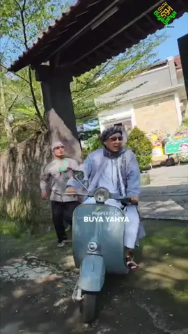 Diantara waktu yang sempit tapi agenda yang padat, vespa jadi solusi tepat.  #buyayahya #buyayahya_albahjah #albahjah #vespa 