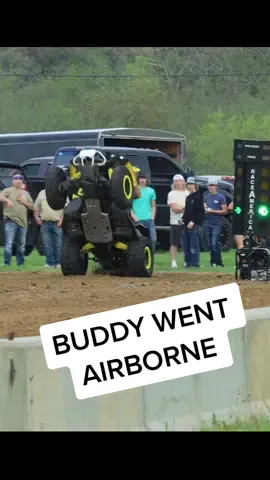 Buddy went airborne😱😱 #airborne #fourwheeler #dragracing #fourwheelerracing #dirtrackracing 