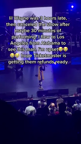 I am SO sad ☹️ do better weeezy #thacartertour #lilwayne #lilwayneconcert #losangeles #thewiltern #koreatown 