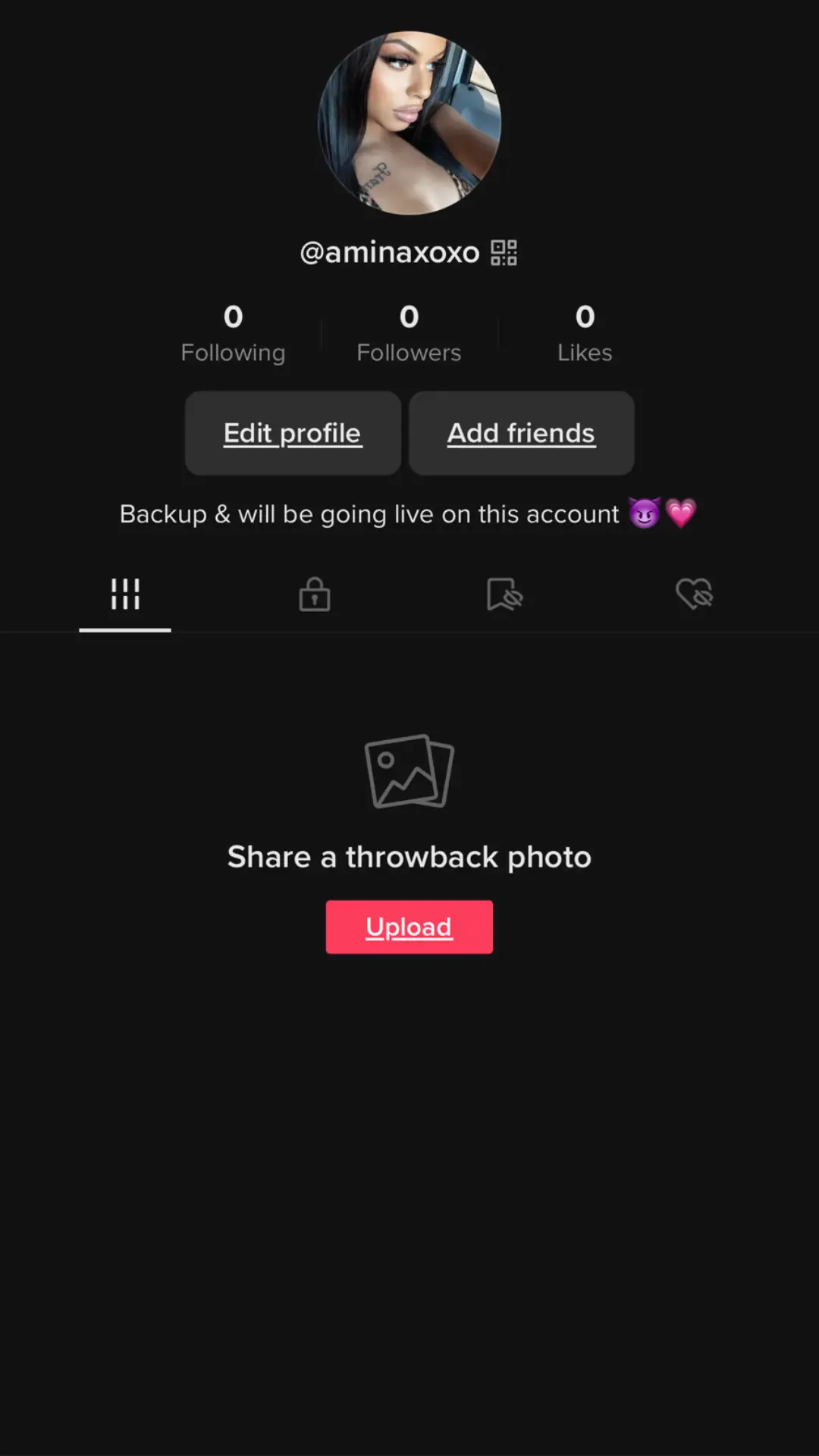 Follow @minaaaa to see me go live😈