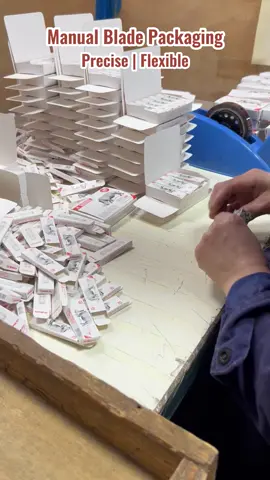 Manual packing,each blade is carefully packaged! ❤️#blade #packing #woker #manufacturing #factory #making #shorts 