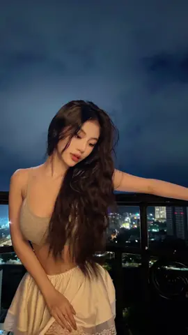 Trên đời này đau lòng nhất không  phải là yêu, cũng chẳng phải là hận.Mà là người quen biết nhau dần trở nên xa lạ 😊 